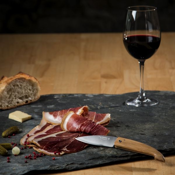 jambon cru neuf mois d'âge